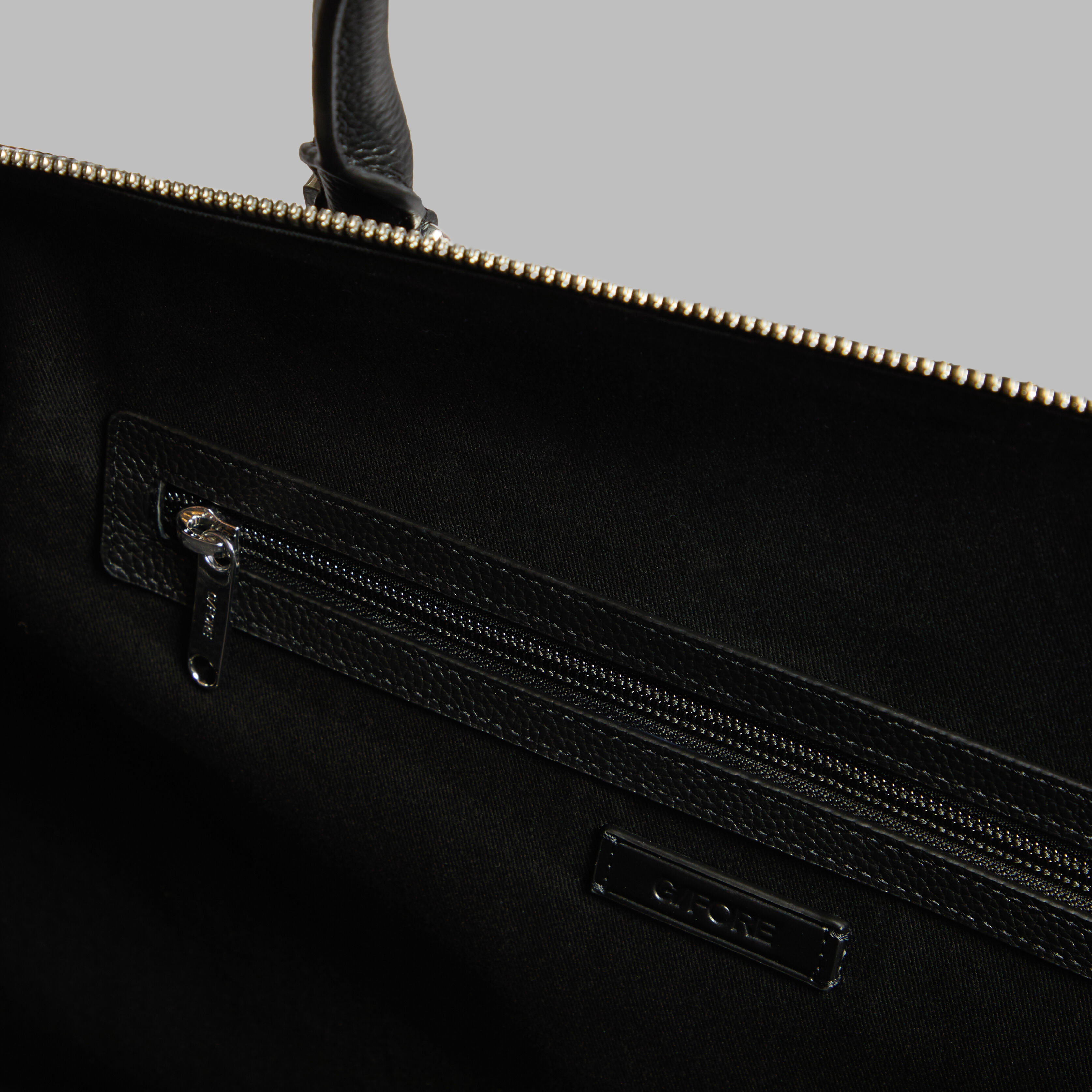 【G FORE】 EMBOSSED SKULL & TEES LEATHER WEEKENDER(UNISEX) EMBOSSED SKULL & TEES LEATHER WEEKENDER | ACCESSORIES FOR