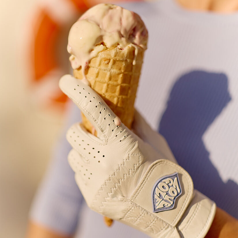 WOMEN'S SIGNATURE LOVE G GOLF GLOVE image number 3