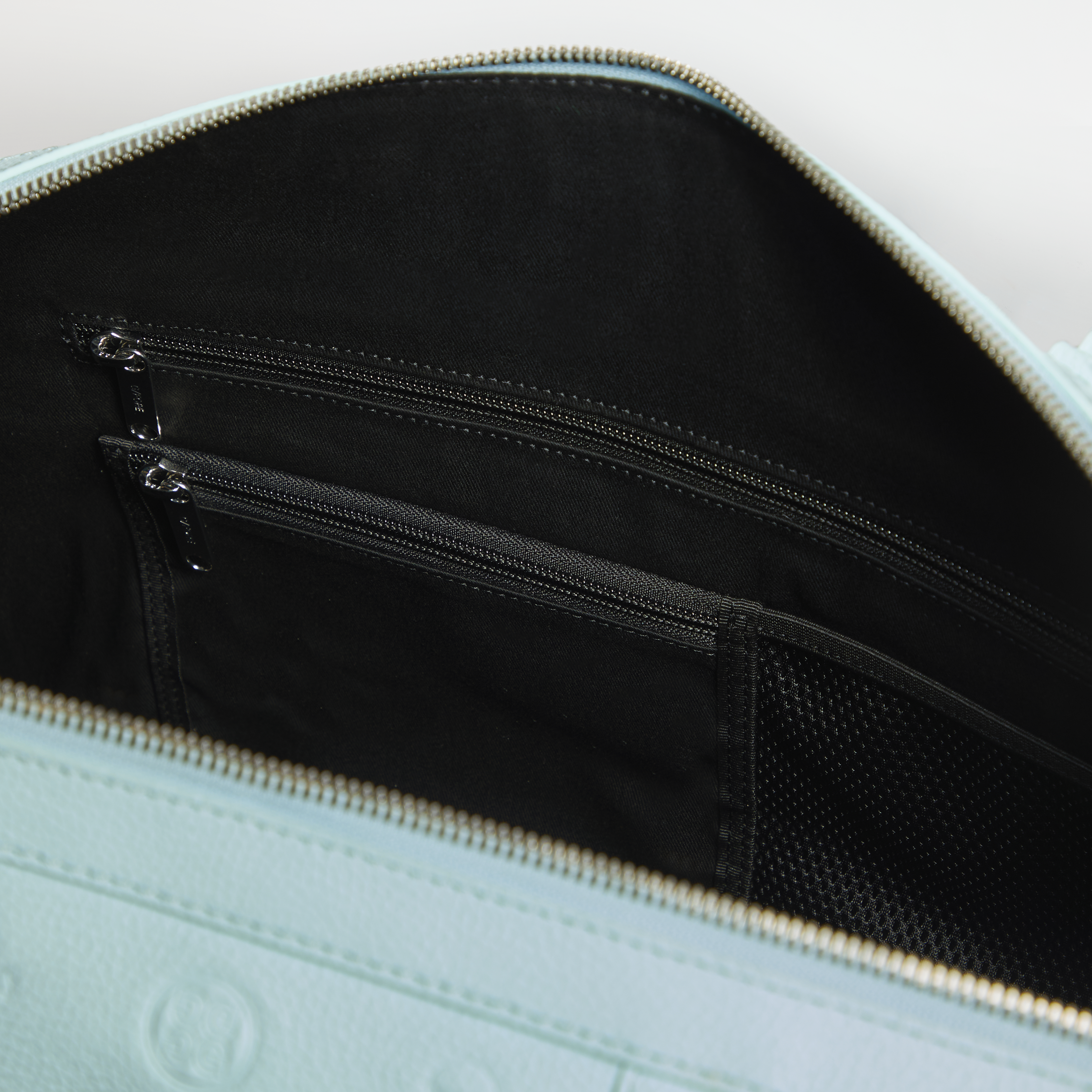 【G FORE】 EMBOSSED SKULL & TEES LEATHER WEEKENDER(UNISEX) EMBOSSED SKULL & TEES LEATHER WEEKENDER | ACCESSORIES FOR